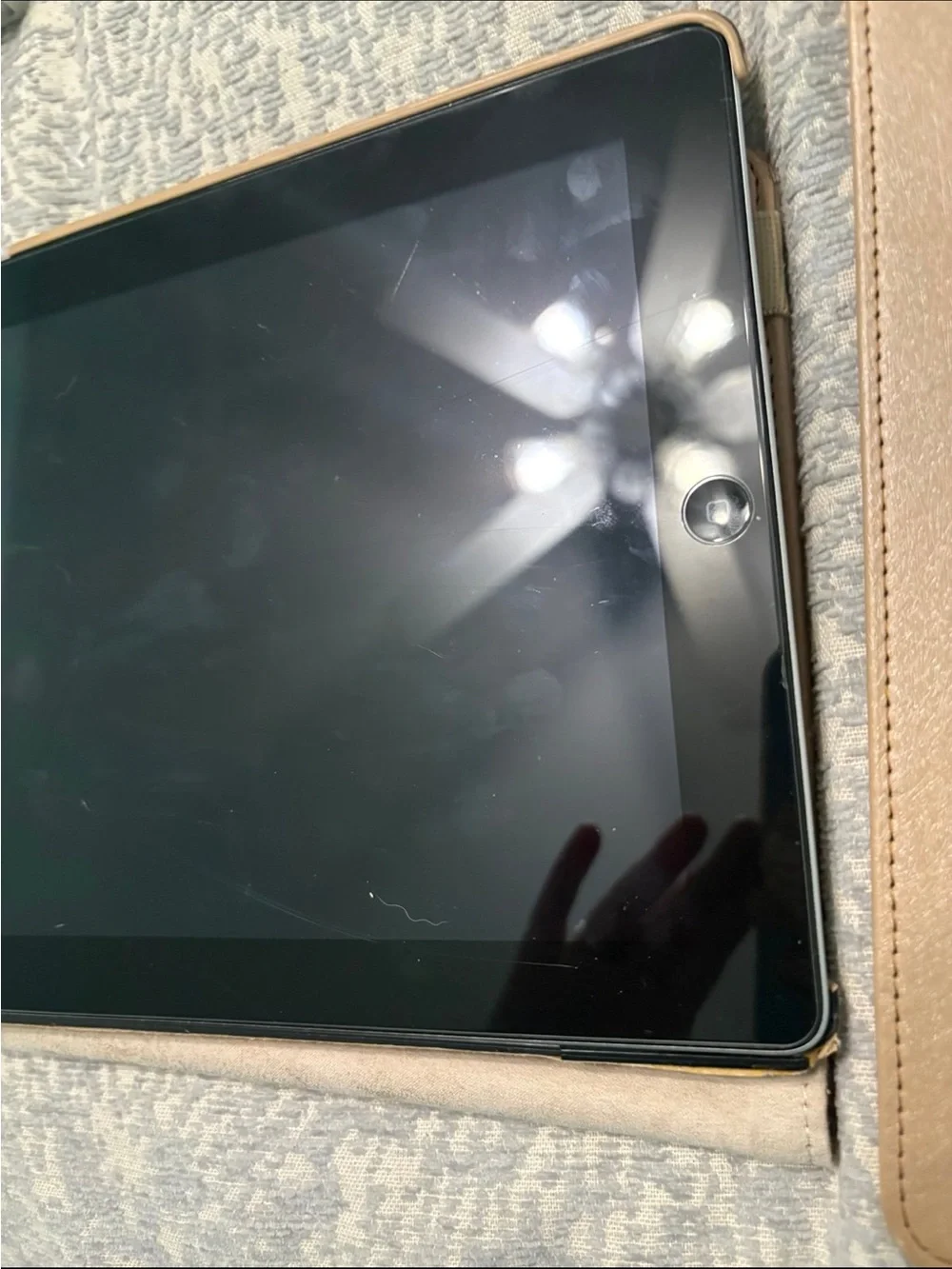 Apple w-if only iPad unlocked 10.3.3 28.73 (32) GB md511LL/A 4th generation
